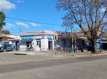 Venta local comercial en esquina con casa en Cerrito