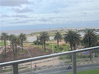 Venta apartamento 3 dormitorios Rambla Punta Carretas con garaje