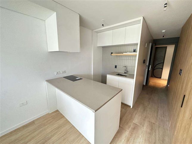 PUNTA CARRETAS Alquiler Apartamento Monoambiente, muy luminoso, finas terminaciones, a 3 cuadras del Shopping de Pta. Carretas, AMENITIES: Parrillero, Solarium, - foto 4