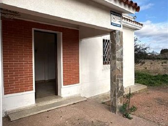 Amplia casa de 1 dormitorio en zona rural de Las Piedras.