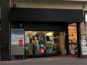 ALQUILER Local comercial de 196m2 sobre 18 de julio en Centro.