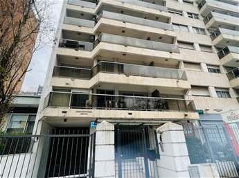 Hermoso Monoambiente con terraza al frente y vista despejada.