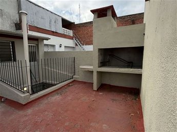 Casa en Padron Unico,  moderna y luminosa, hecha a nuevo, con garage, terraza y barbacoa.