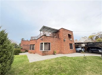 Venta casa Carrasco Norte, 3 dormitorios prox Estadio Charrúa y Portones, sobre Bolivia