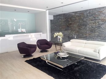 Apartamento de 2 dormitorios amoblado con patio en Pocitos