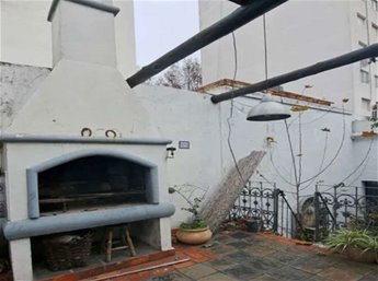 Atención! Ideal Vivienda o Empresa, 4 dormitorios, 2 baños fondo y garage.