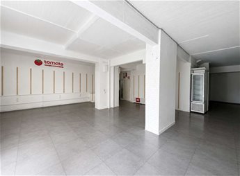 ALQUILER Local comercial de 343m2 sobre 18 de julio en Centro