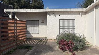 Casa amplia de 3 dormitorios con garage.