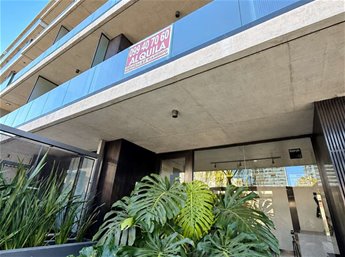 ALQUILER DE MONOAMBIENTE EN POCITOS – PISO ALTO PRÓXIMO A MONTEVIDEO SHOPPING