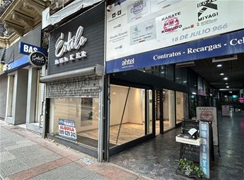 Local Comercial sobre 18 de Julio y J Herrera Boca de Galería Centro