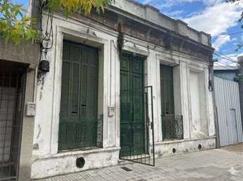 GRAN CASA EN JACINTO VERA CON MUCHO POTENCIAL PARA RECICLAR