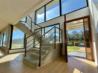 CASA MODERNA DE DISEÑO | AMPLITUD, LUZ Y ENTORNO VERDE