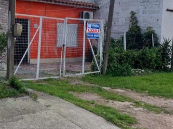 Casa de 2 dormitorios ubicada en Las Piedras.