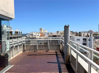 Alquiler Apartamento Punta Carretas Monoambiente 1 Baño y Patio de uso exclusivo a mts de Rambla