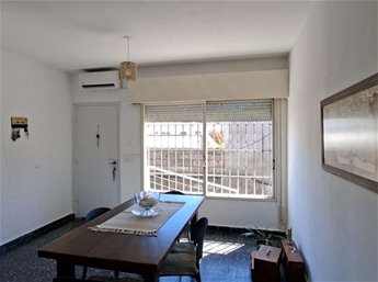 VENTA Casa en PH de 2 dormitorios y garage amplio en Punta Gorda