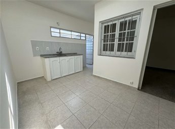 Alquiler apartamento 2 dormitorios patio planta baja en La Comercial