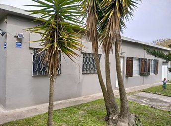 Padron unico 4 dorm 2 baños barbacia jardin fino garaje y cocheras . Reciclada