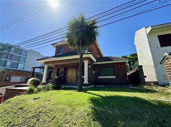 Venta de casa de 3 dormitorios y piscina en excelente zona de Colonia del Sacramento Ref: 6310