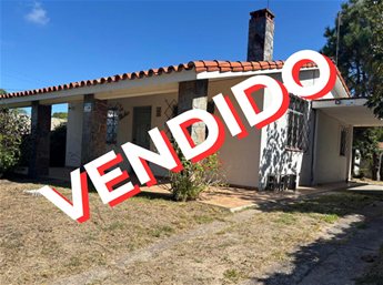 *** VENDIDO ***  EXQUISITA VISTA A LAGO!!! CHALET EN SOLAR ELEVADO Lagomar Ciudad de la Costa
