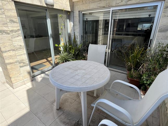 VENTA APARTAMENTO 2 DORMITORIOS  SERVICIO COMPLETO ESTAR TERRAZAS  GARAJE.MUY BUENO! - foto 1