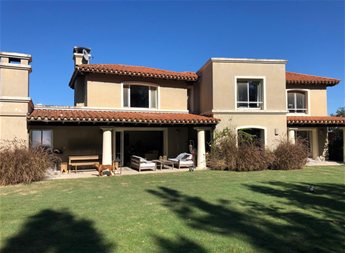 Venta casa Barrio Privado Altos de la Tahona. 3 dormitorios y servicio