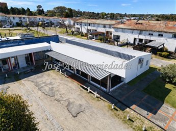 EN ALQUILER AMPLIO LOCAL COMERCIAL DE 240M2 UBICADO EN EL REAL DE SAN CARLOS, COLONIA