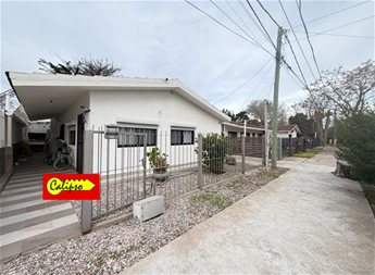 Casa en alquiler anual - 2 dormitorios - Garaje - Atlántida
