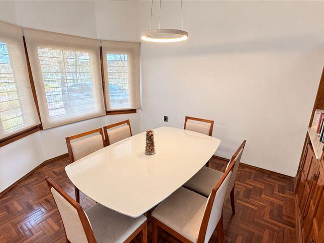 Casa en venta en Punta Gorda 3 dormitorios, escritorio, barbacoa y fondo verde - foto 3