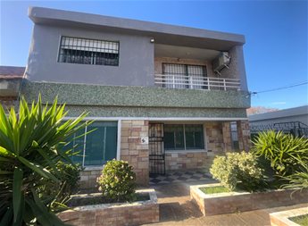 Se vende 2 casas en Maroñas con piscina climatizada.
