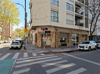 Venta Local Comercial Parque Rodó 1 Baño. Subsuelo en perfecto estado