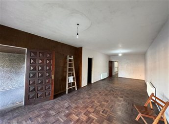 VENTA CASA EN VILLA DOLORES, 4 DORMITORIOS, 3 BAÑOS, GARAGE, EXCELENTE UBICACION, IDEAL EMPRESA CONSTRUCTORA