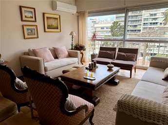 Alquiler apartamento 4 dormitorios CON MUEBLES, garage, vista Plaza Gomensoro y Rambla, Pocitos