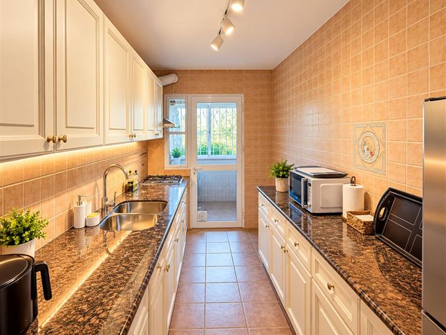 Apartamento amueblado en alquiler en Carrasco Sur, 2 dormitorios, jardín exclusivo y garaje doble - foto 5