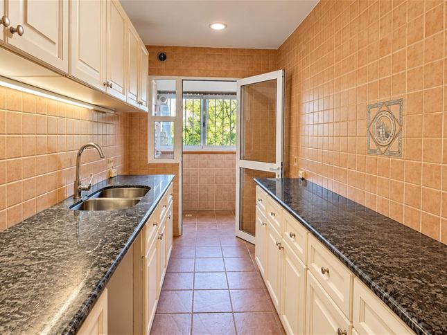 Apartamento en venta Carrasco Sur, 2 dormitorios, jardín exclusivo y garaje doble - foto 5