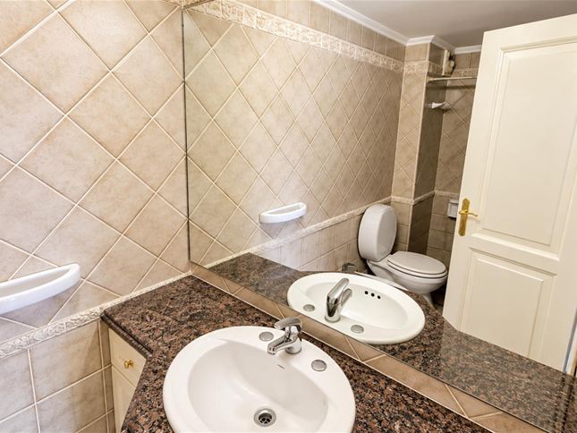 Apartamento en venta Carrasco Sur, 2 dormitorios, jardín exclusivo y garaje doble - foto 6