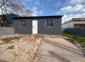 Casa en alquiler en Colón. Dos dormit, patio y lugar para coche.