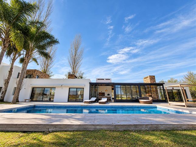 VENTA CASA EL QUIJOTE BARRIO PRIVADO PUNTA DEL ESTE - foto 1