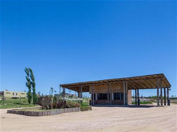 MIRADOR DE LA TAHONA casa joven muy agradable y cálida, mucha madera en 1 planta piscina U$S 2,500