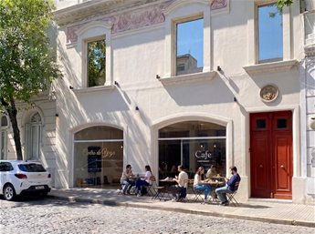 Alquiler de local a estrenar ideal para empresas, consultorios u oficinas sobre la calle Pablo de María, en su mejor ubicación.