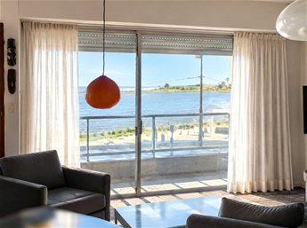 Venta Apartamento Pocitos RAMBLA 3 Dormitorios 3 Baños Garaje 2