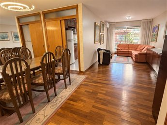 HERMOSO APARTAMENTO DE DOS DORMITORIOS, PATIO Y GGE. FIJO EN POCITOS