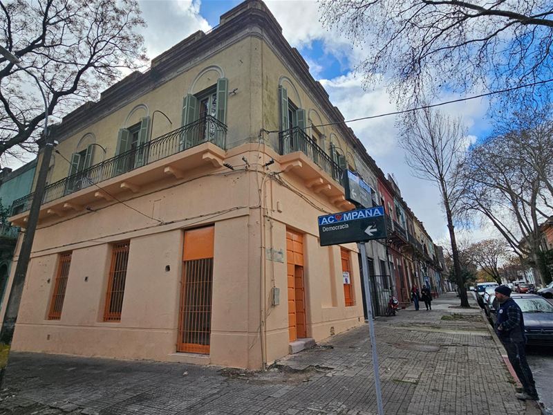 Gran local en esquina a mts Arenal Gde, frente Abitab - foto 2