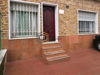 Venta casa en Aires Puros | 3 dormitorios, fondo y cochera