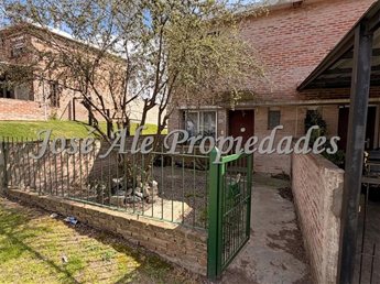 EN VENTA VIVIENDA DE 1 DORM CON OPCION A 2 O 3 DORM, ZONA PROXIMO AL SUPERMERCADO EL DORADO, COLONIA.
