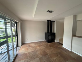 VENTA Casa reciclada de 3 dormitorios, 2 baños y piscina en Carrasco Norte - foto 4