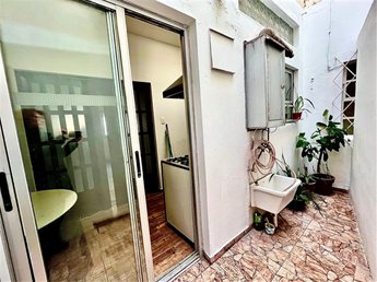 ALQUILER CORDÓN NORTE.JAVIER BARRIOS AMORÍN Y PAYSANDÚ.PRECIOSO APARTAMENTO AL FRENTE,IMPECABLE ESTADO,LIVING COMEDOR, 2 DORMITORIOS AMPLIOS,1 BAÑO,COCINA DEF.,OFFICE, PATIO, ALGUNOS MUEBLES