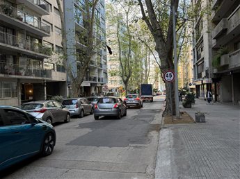 Venta apartamento 3 dormitorios, servicio, estar, garage Impecable Pocitos