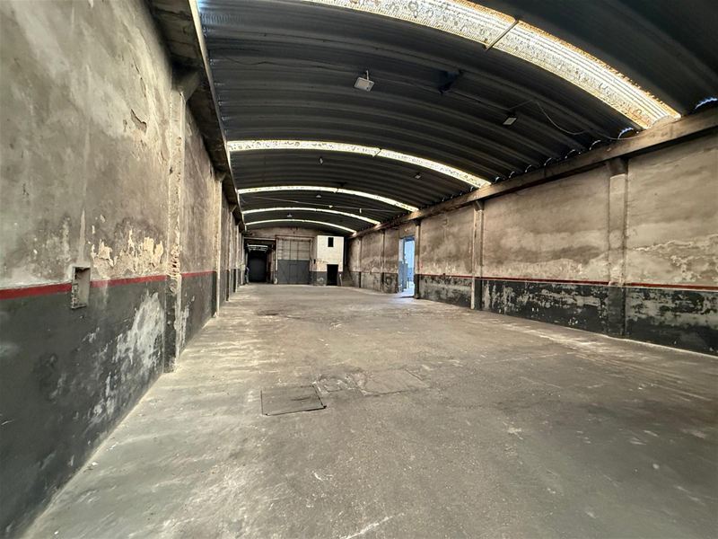 VENTA Local industrial de 2042m2 sobre Ariel en Sayago - foto 1