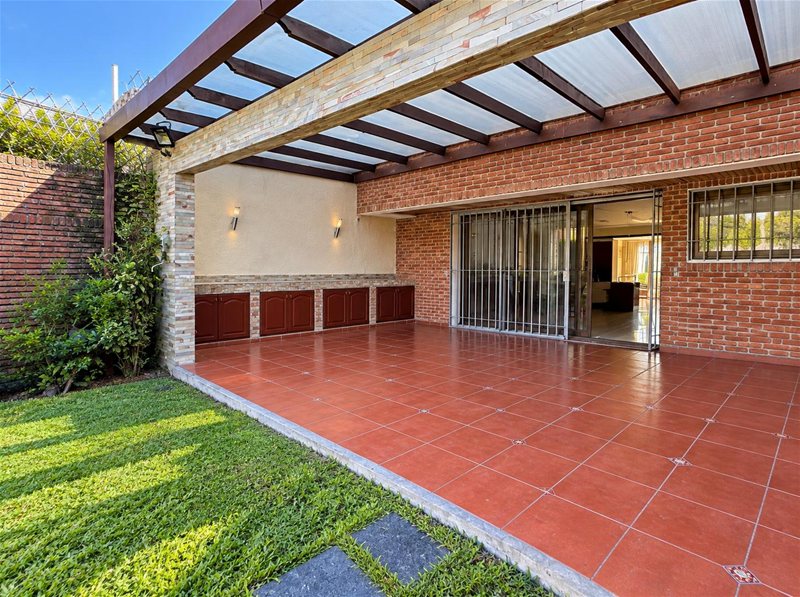 Venta Casa Carrasco 5 Dormitorios 4 Baños Garaje, 2 casas en un mismo Padron - foto 2