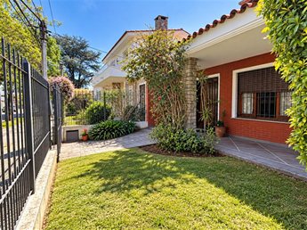 Venta Casa Atahualpa 4 Dormitorios 2 Baños Barbacoa Garaje + cochera